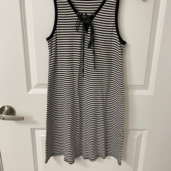 Monteau Los Angeles Striped V-Neck Tie Front Tank Top. Black/White. Small. - Picture 5 of 6